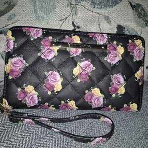Floral Black Quilted Women's Wristlet